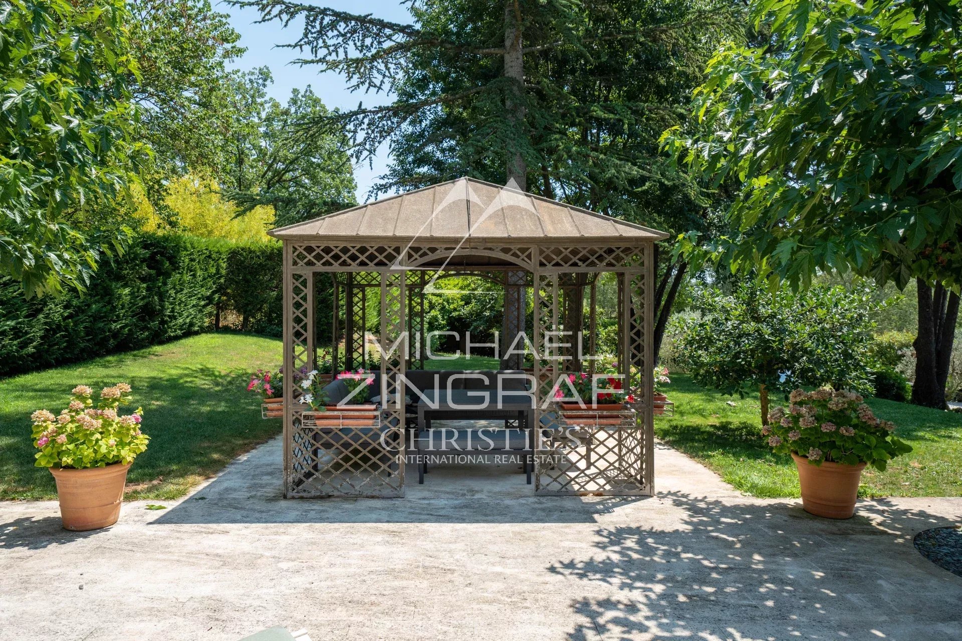 Aix-en-Provence – Anwesen mit Swimmingpool in grüner Umgebung