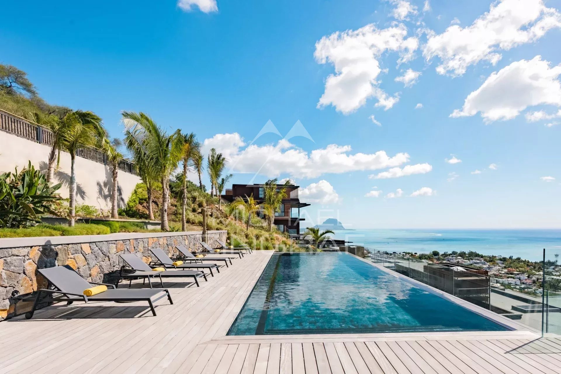 Puppen 5 -Bedroom Villa - Black Riviere