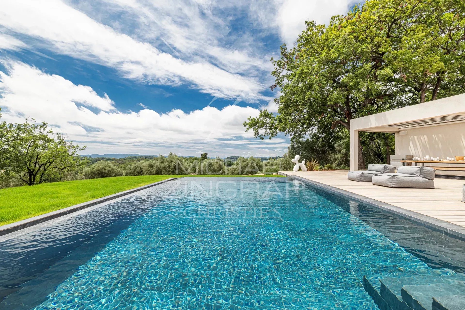 Villa contemporaine dans un domaine privé