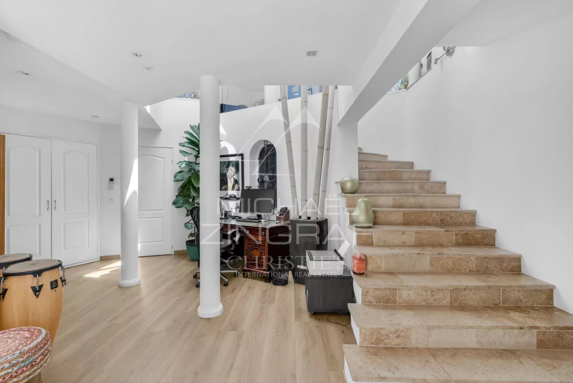 Contemporary Villa with Panoramic View – Fayence / Tourrettes