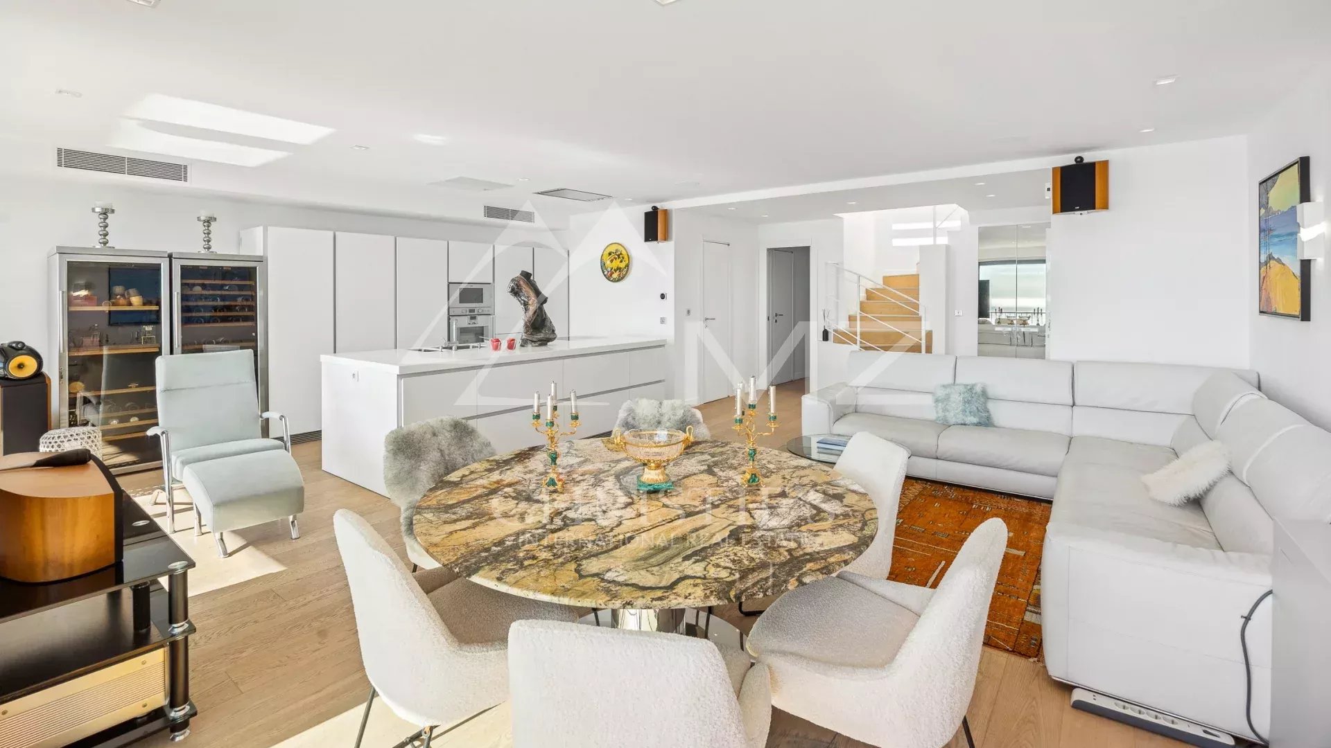 Superb duplex on the last floor