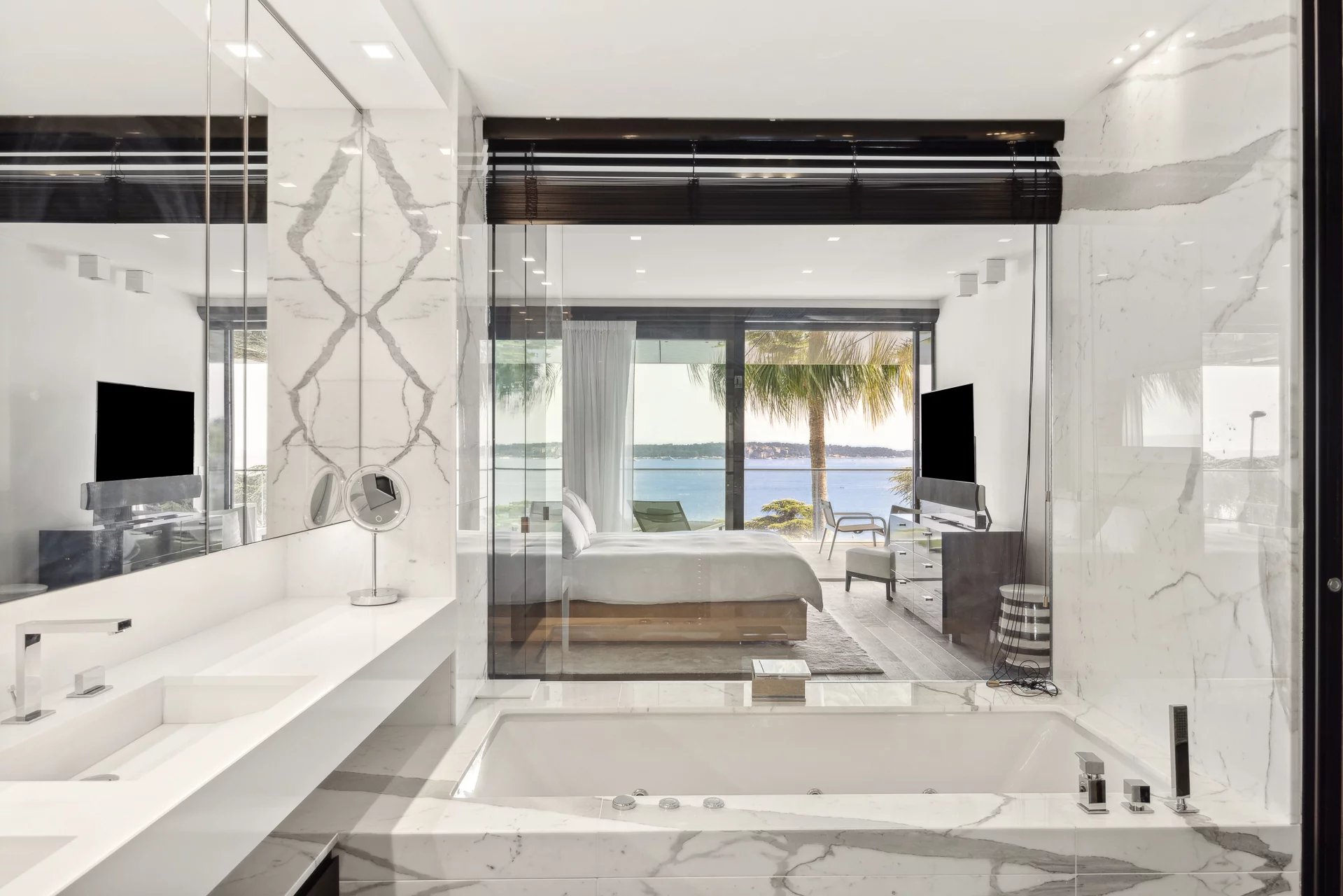 Luxury apartment with sea view and exceptional wellness facilities