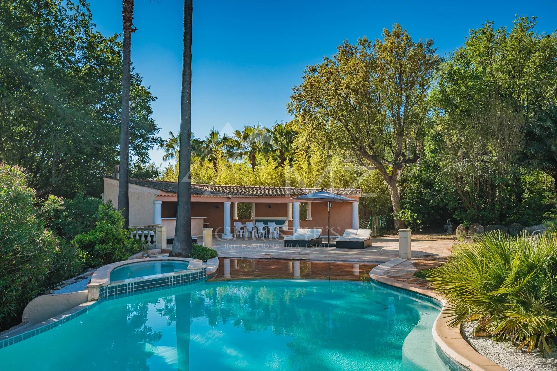 Villa provençale au calme proche village