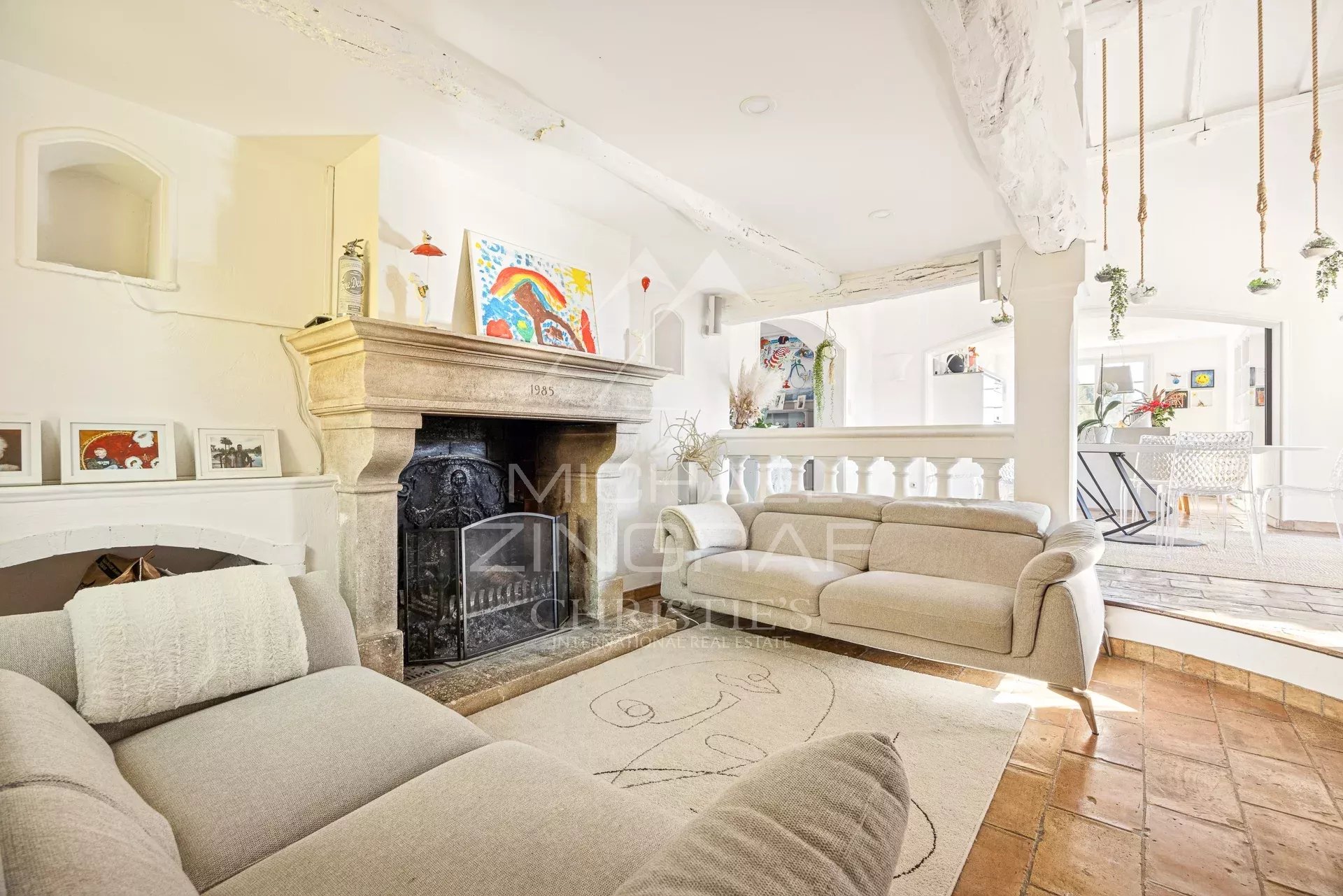 Charming Renovated Property with Guest Suites and Wellness Area