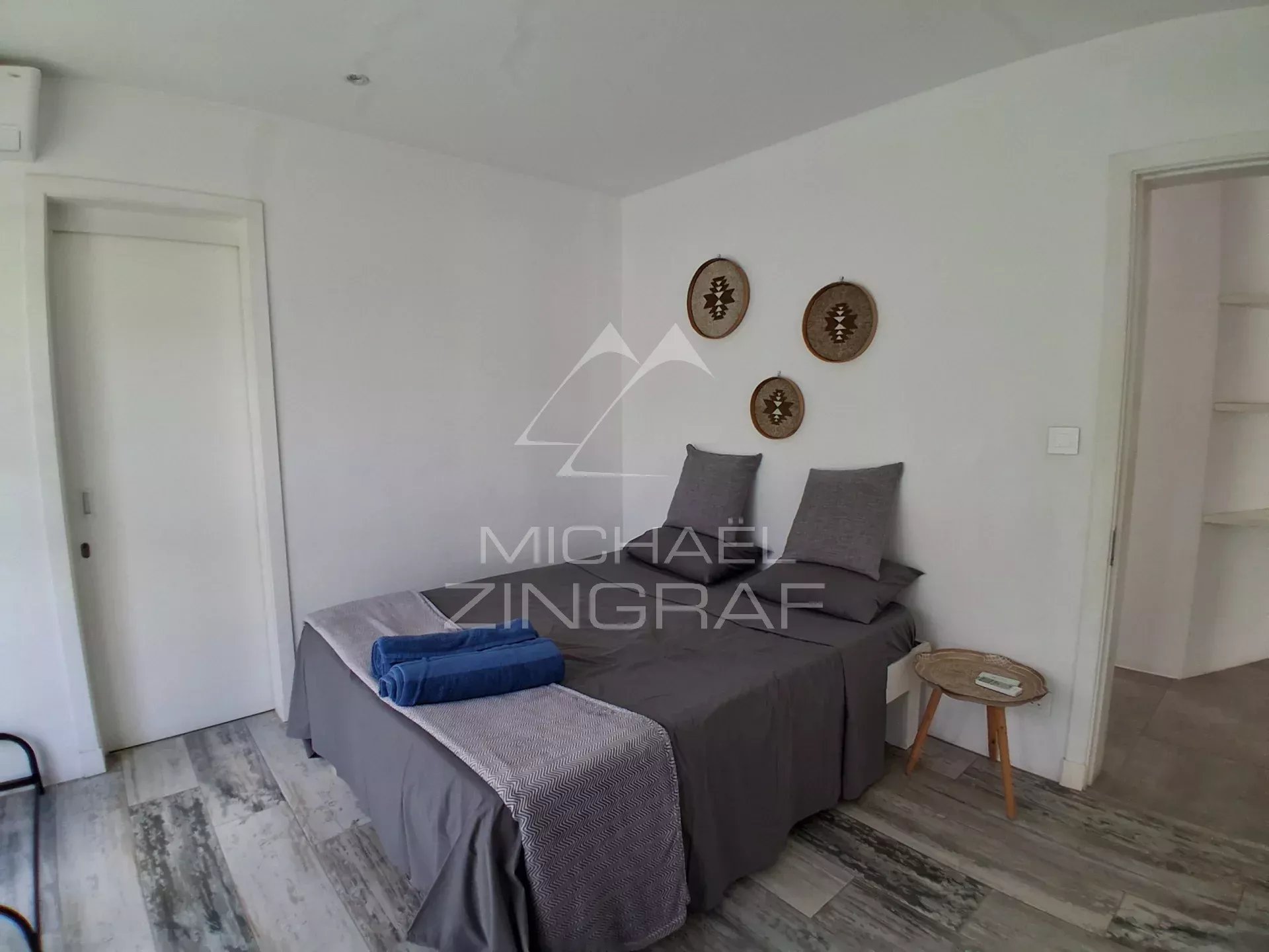 Villa familiale avec salle de sport, jardin arboré et piscine privée