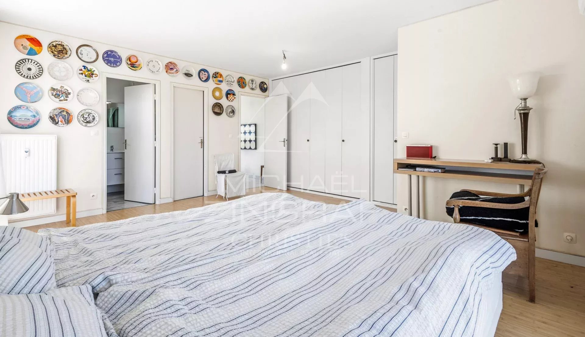 JUAN-LES-PINS – Rostagne : Villa sur le toit avec vue mer panoramique