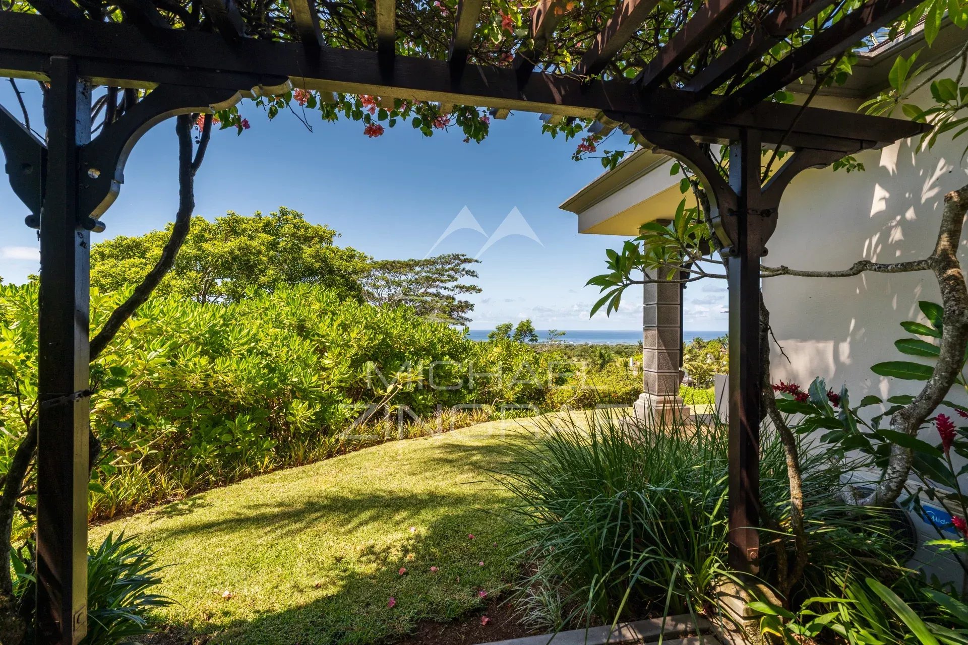 Villa d’exception avec vue panoramique sur l’océan à Valriche