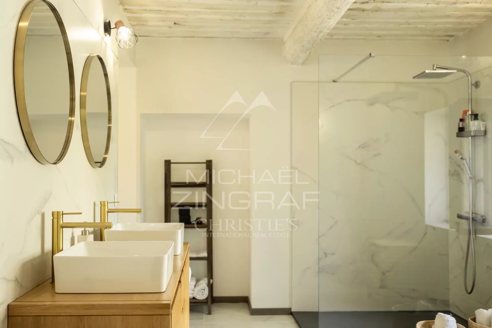 AUTHENTIQUE MAS EN PIERRE AVEC GITES ET PISCINE