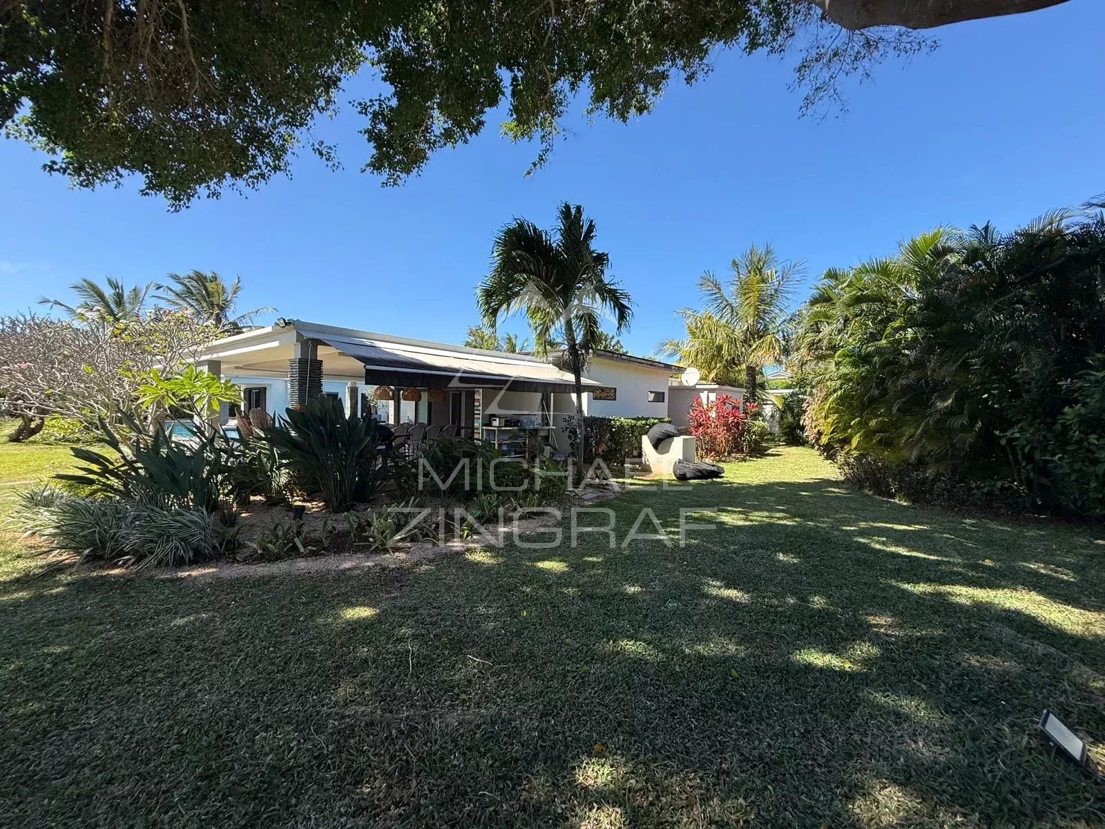 Villa d’Exception au Bord d’un Barachois à Calodyne