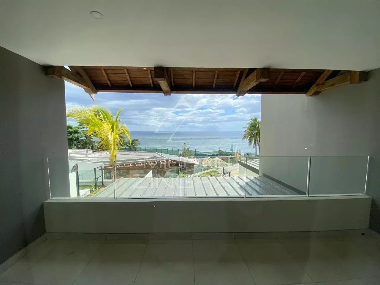 Duplex d’Exception Pieds dans l'eau  à Riviere Noire