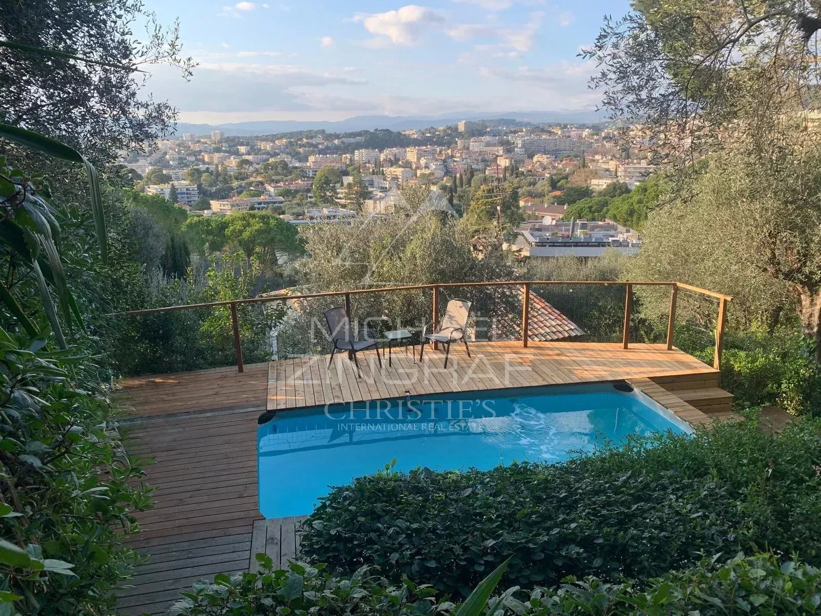 Cannes - Oxford - Panoramablick auf die Stadt