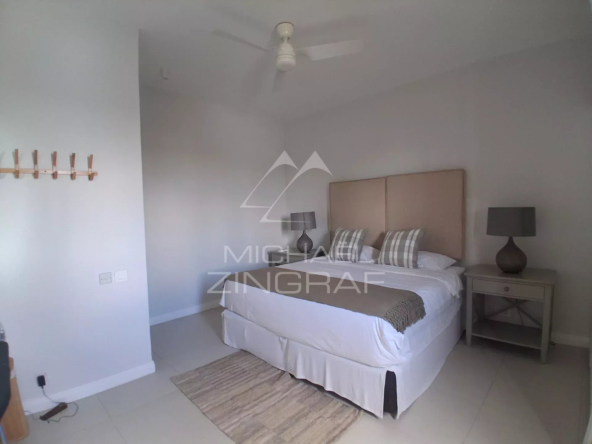 Penthouse d'Exception avec Rooftop Privatif, Piscine et Accès à une Plage Privée