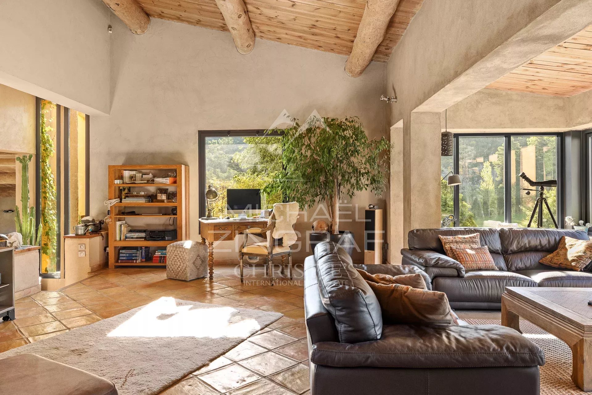 Elegance and Nature: A Unique Haven of Peace on 10 Hectares with Panoramic Views