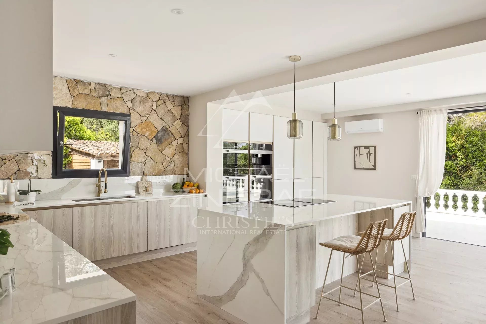 Antibes - Belle villa rénovée avec vue mer