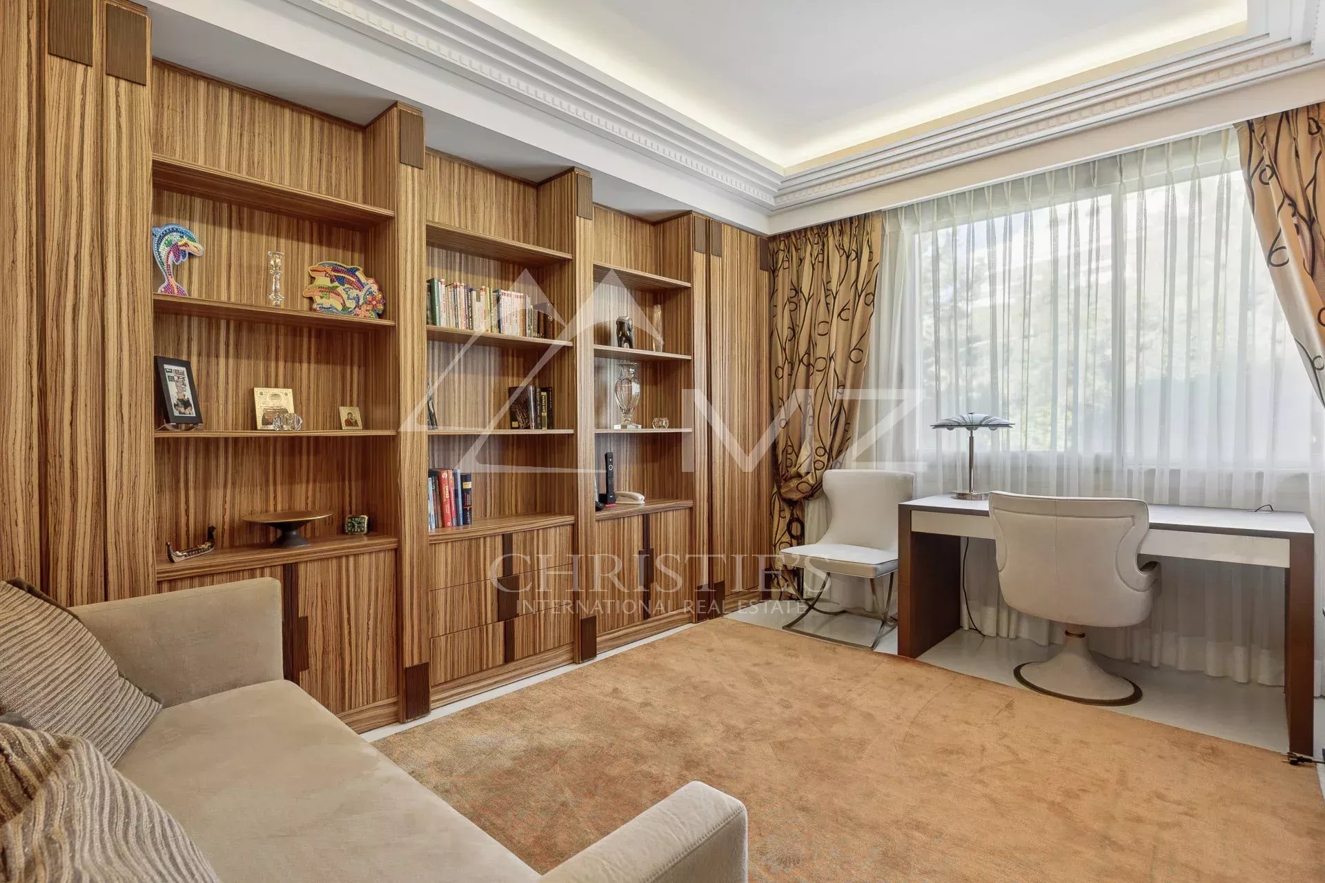 Superb 4-room apartment in a prestigious residence