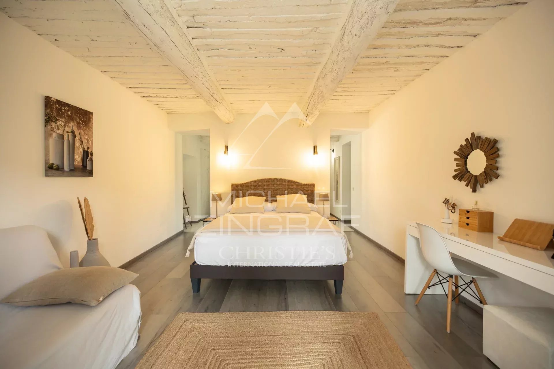 AUTHENTIQUE MAS EN PIERRE AVEC GITES ET PISCINE