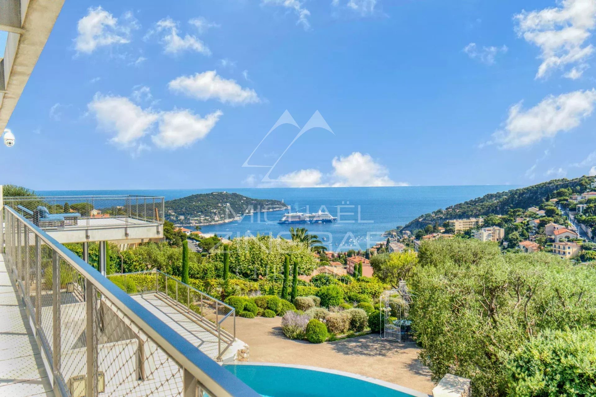 Superbe villa contemporaine avec vue imprenable sur les deux baies