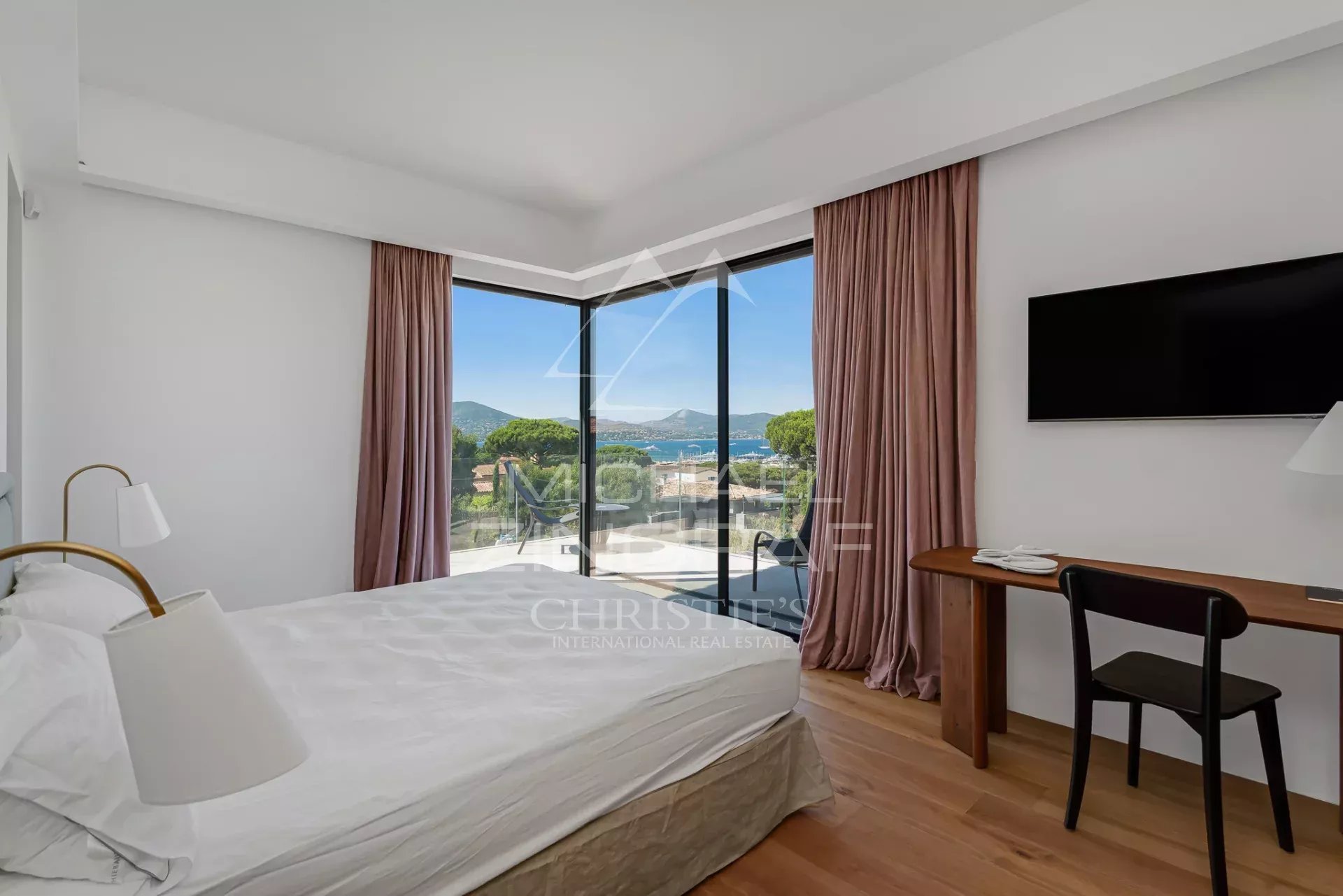 Saint-Tropez – Villa contemporaine d’exception avec vue mer panoramique