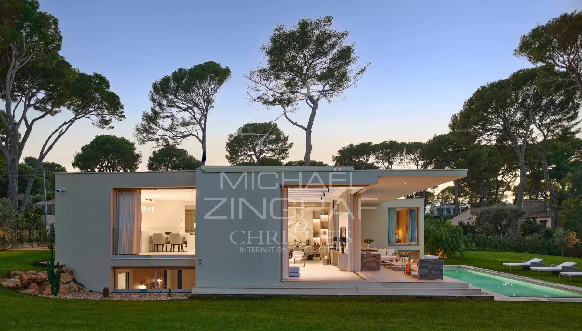 Neue Luxusvilla mit Panoramablick auf das Meer