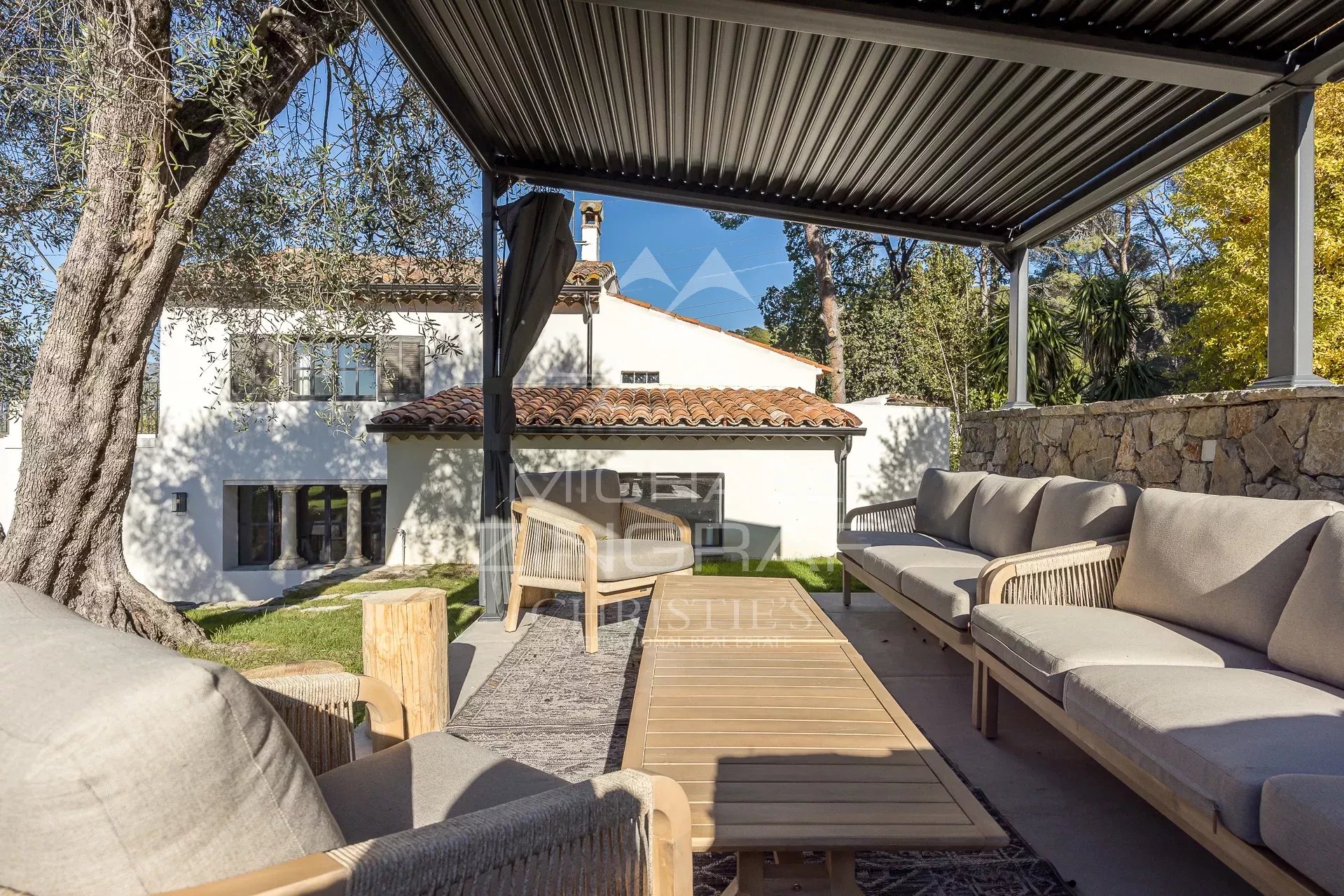 Mougins - Location longue durée - Villa 5 chambres entièrement rénovée