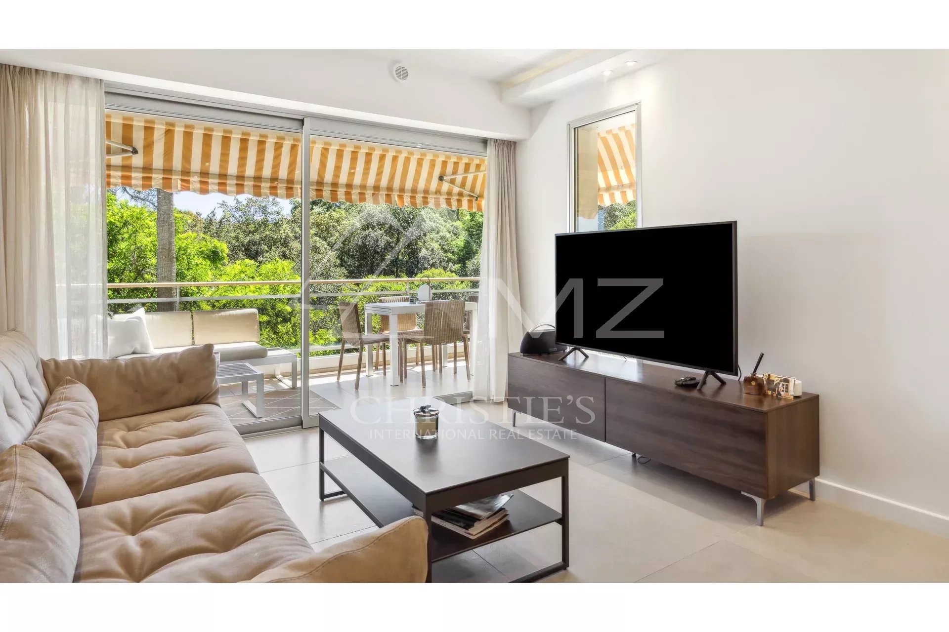 Superbe appartement contemporain dans résidence de standing