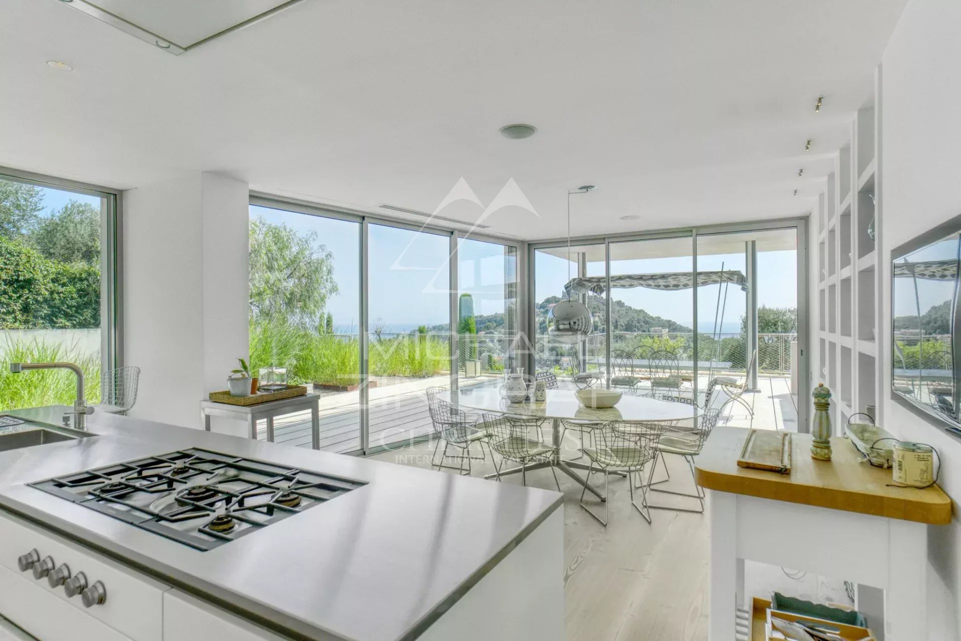 Superbe villa contemporaine avec vue imprenable sur les deux baies