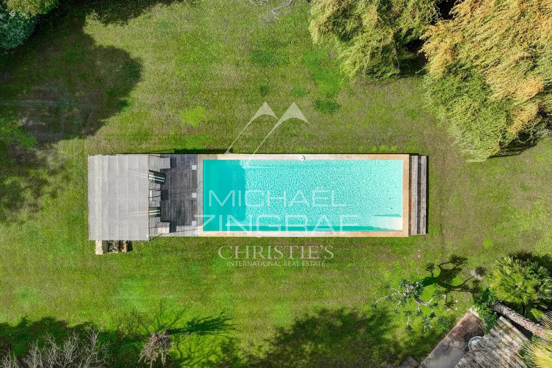 Propriété de caractère proche Avignon