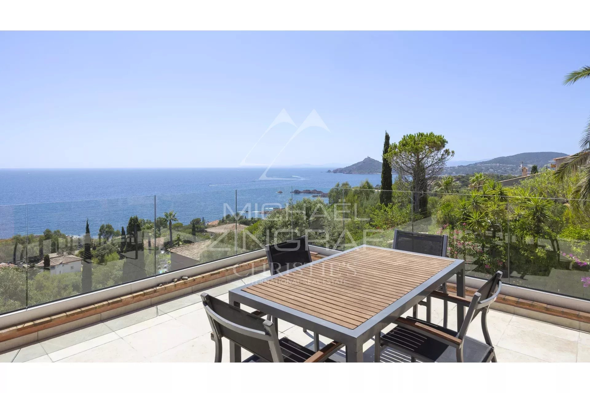 PROPRIÉTÉ RÉNOVÉE AVEC VUE MER IMPRENABLE