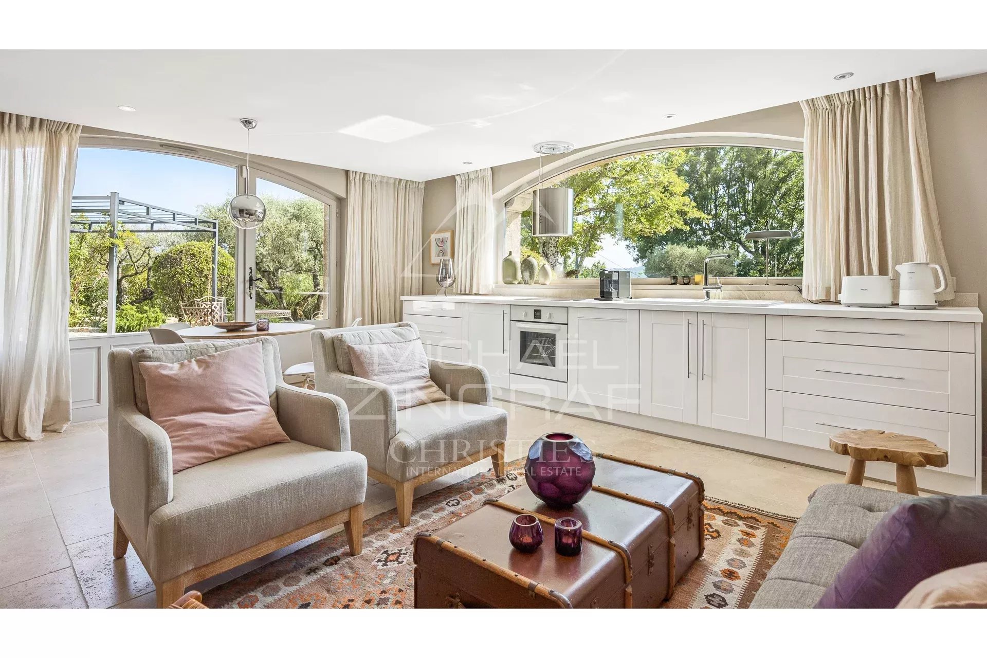 Propriété d’exception rénovée avec élégance – Vue panoramique & prestations haut de gamme