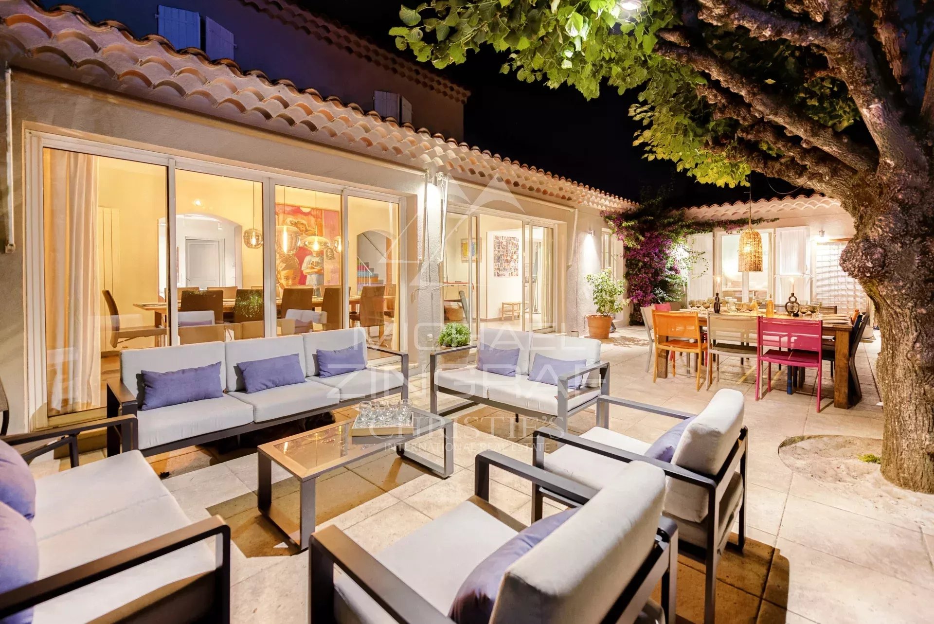 Exklusive Villa mit 8 Suiten und umfassenden Freizeiteinrichtungen