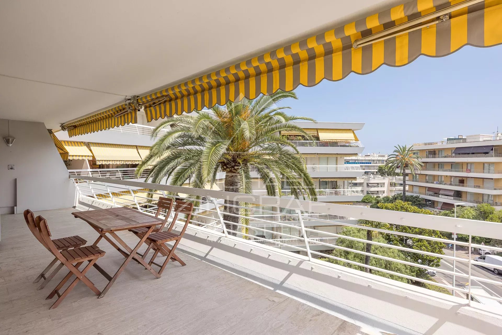 Cap d’Antibes – Spacieux 4 pièces avec terrasse, piscine et garage