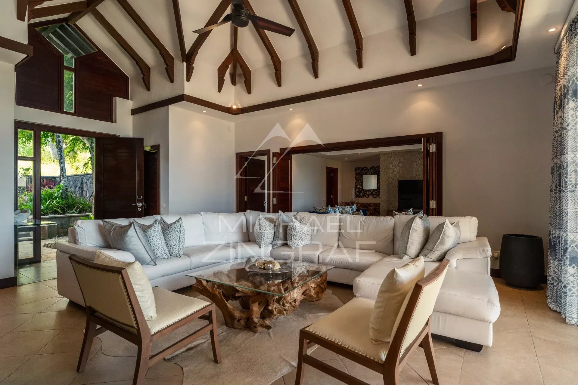 Villa d’exception avec vue panoramique sur l’océan à Valriche