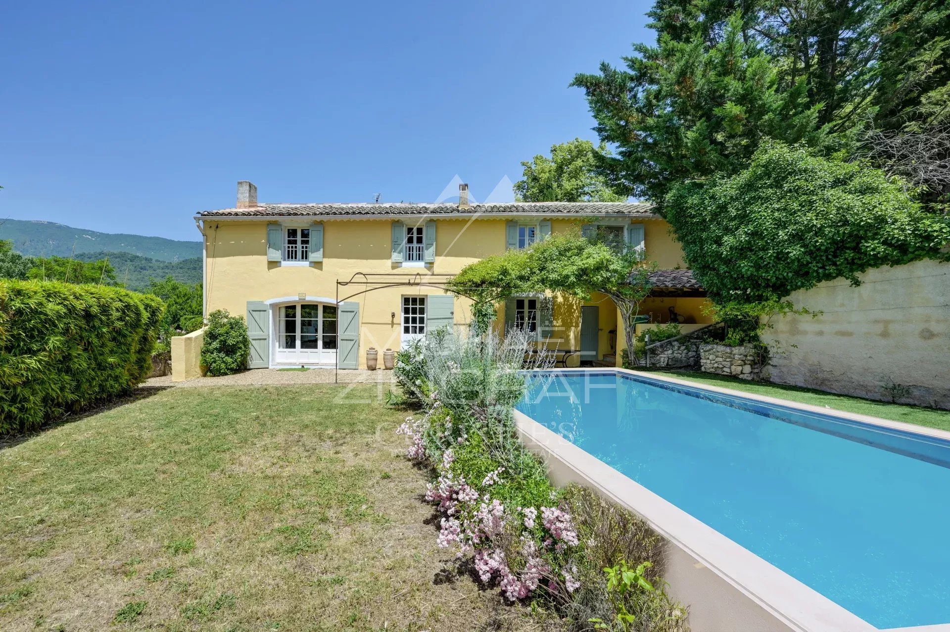 Authentic farmhouse in the heart of the Luberon