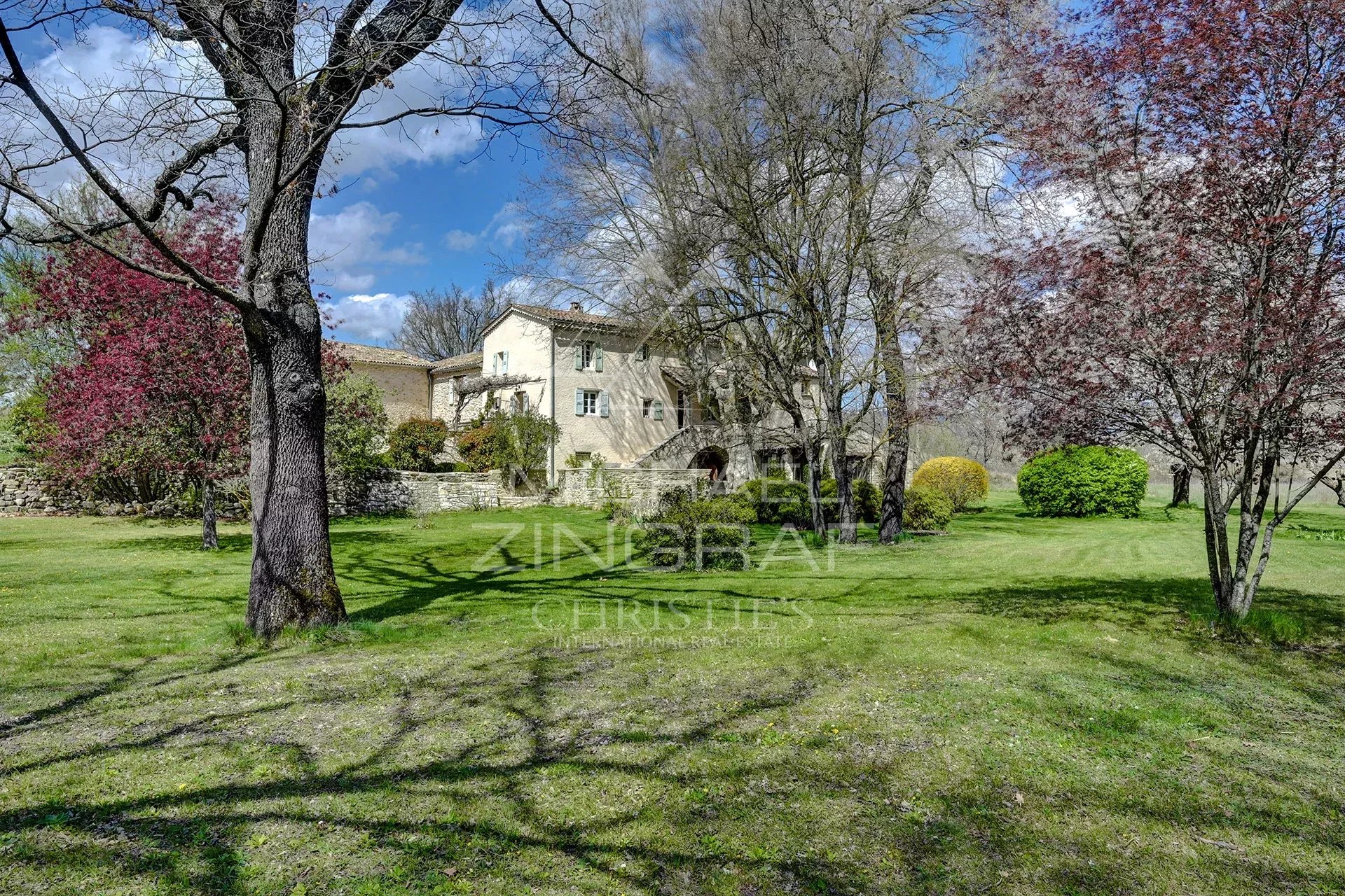 Moulin du XVII élégamment rénové