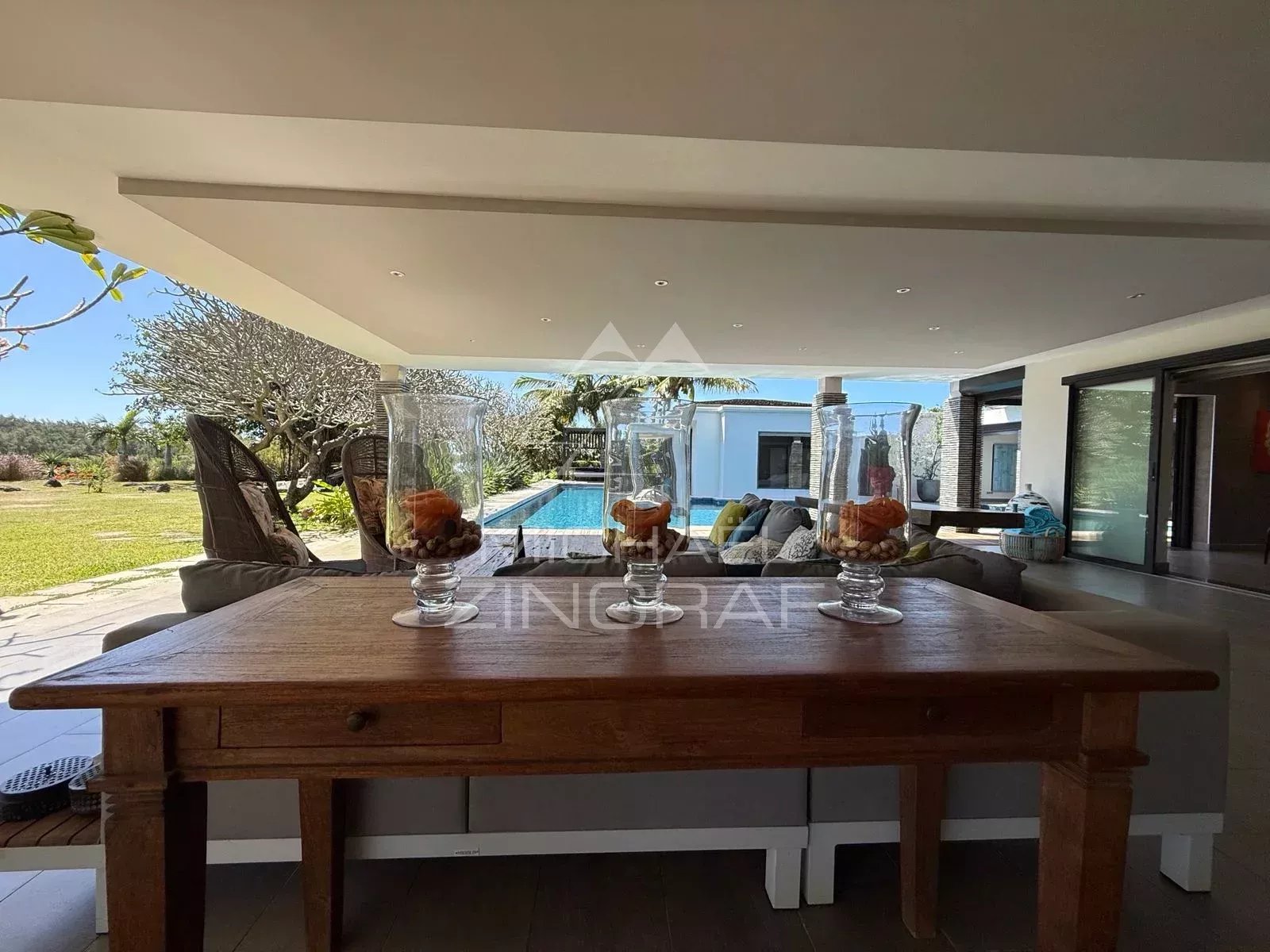 Villa d’Exception au Bord d’un Barachois à Calodyne