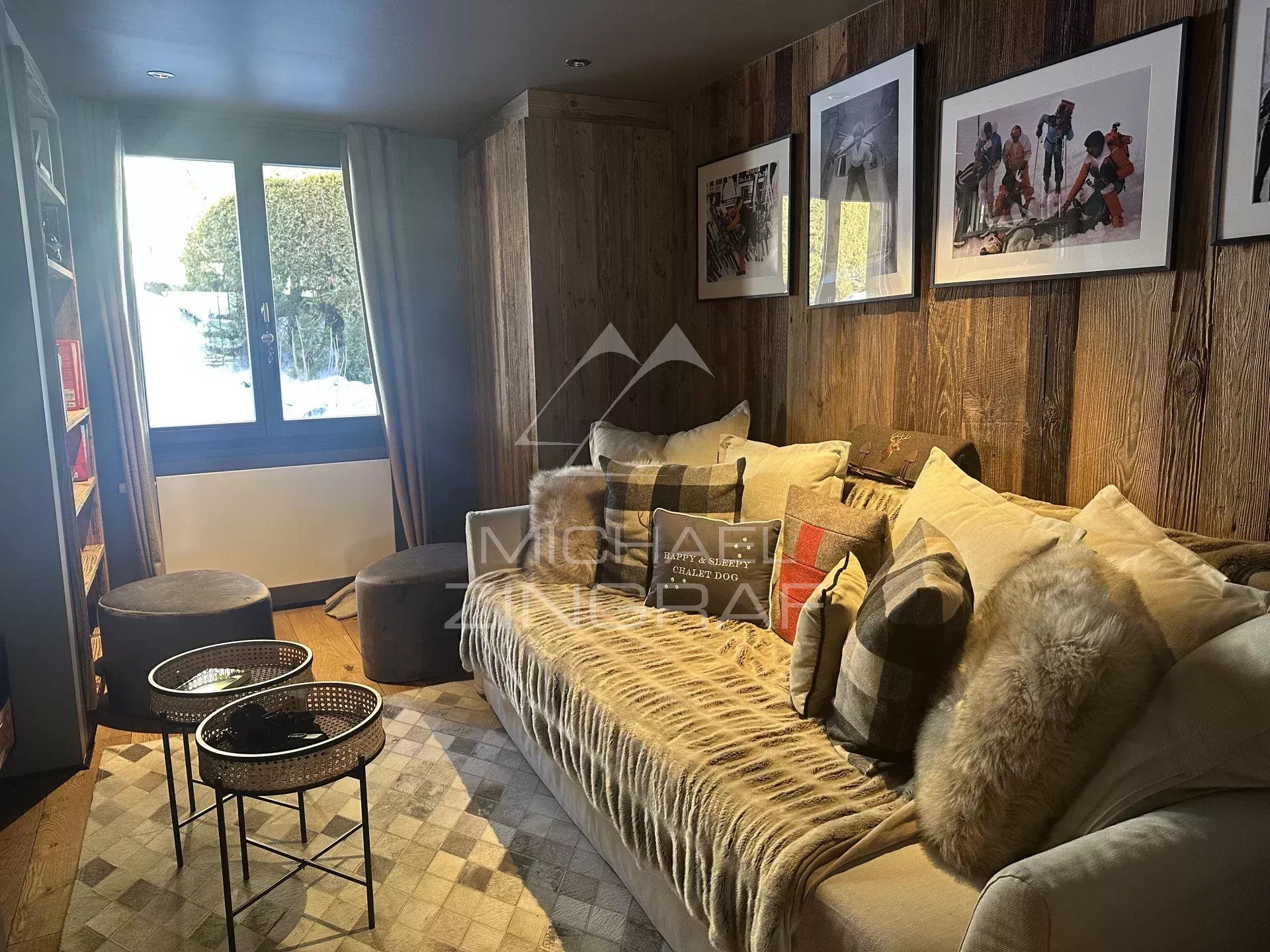 Attique contemporain avec 3 chambres à coucher au coeur de Gstaad