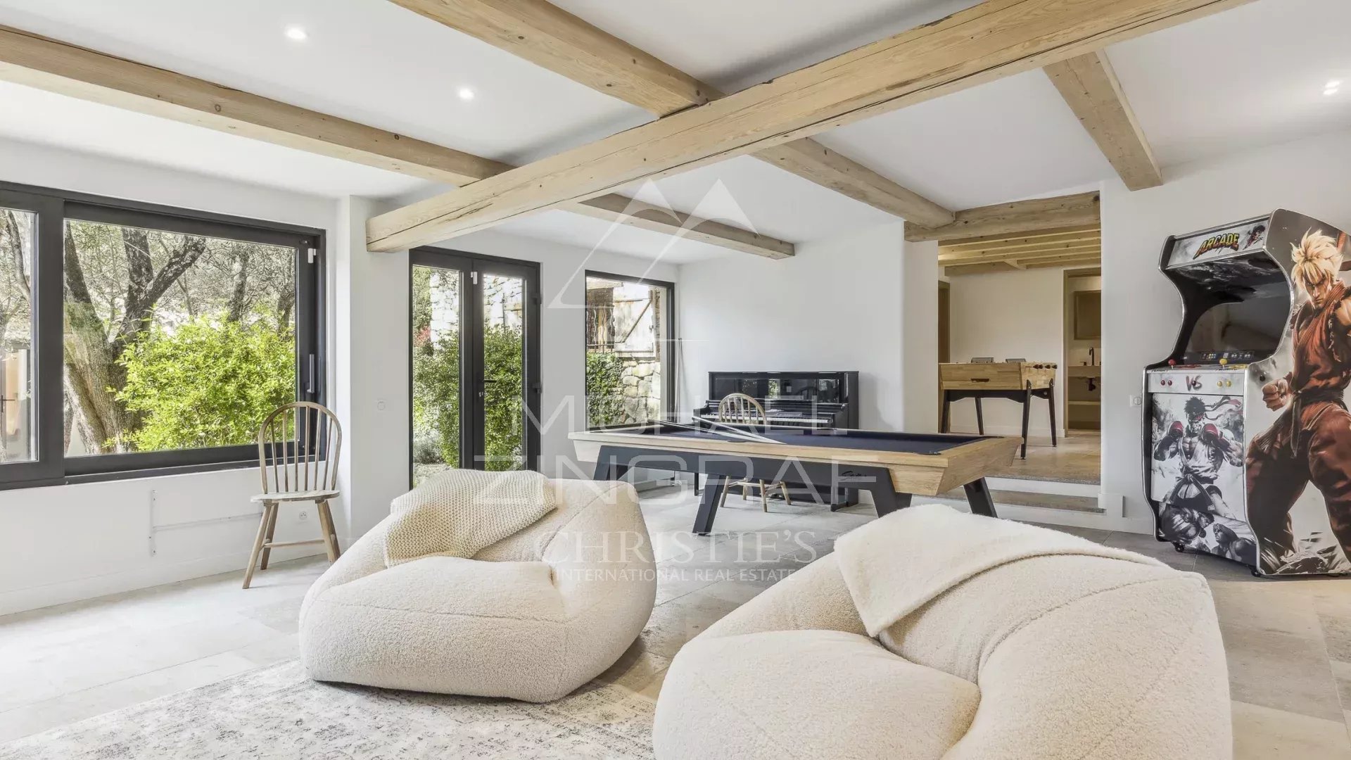 Proche Valbonne – Superbe propriété entièrement rénovée – 5 chambres