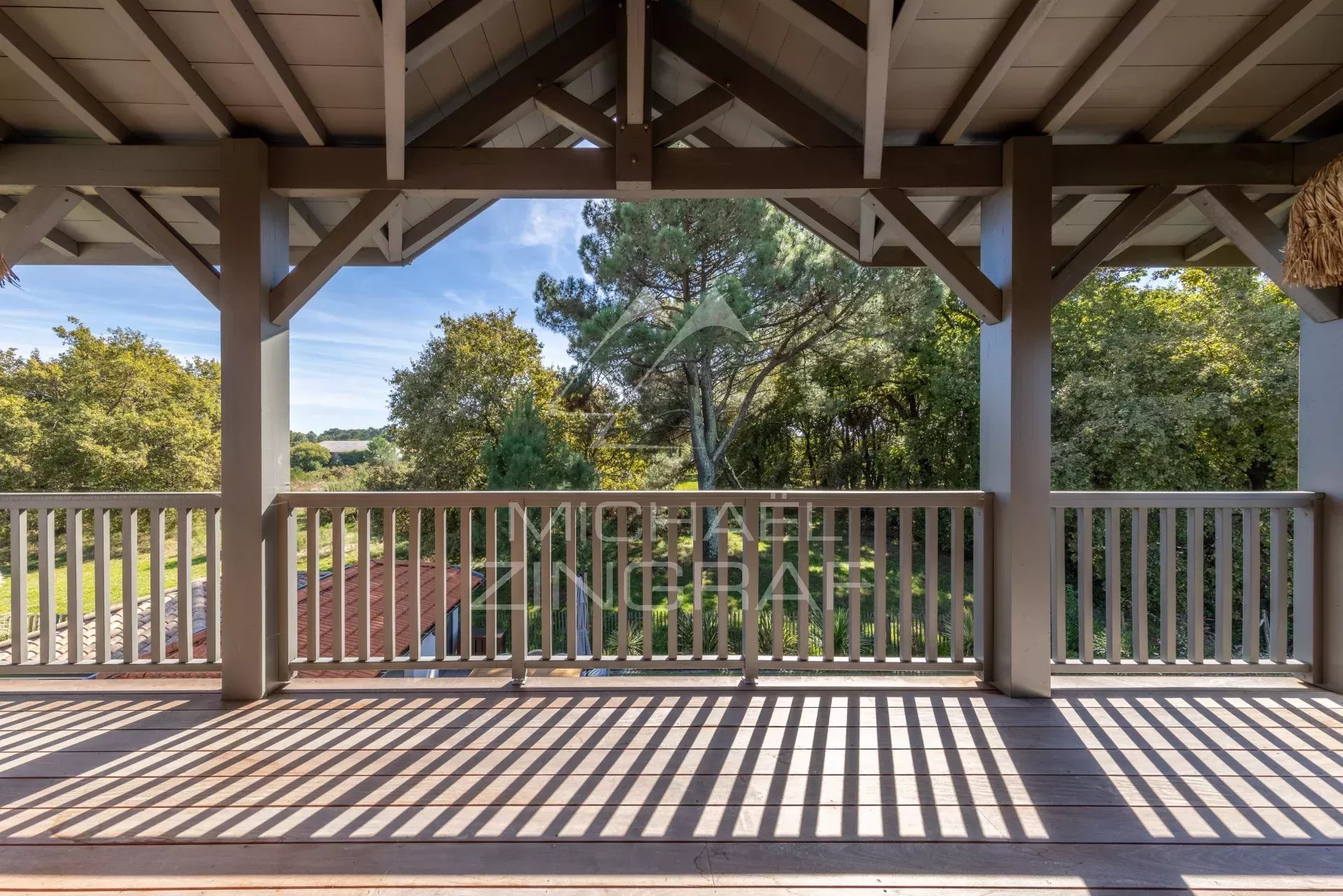 PROCHE LITTORAL - MAISON DE 5 PIÈCES AVEC PISCINE