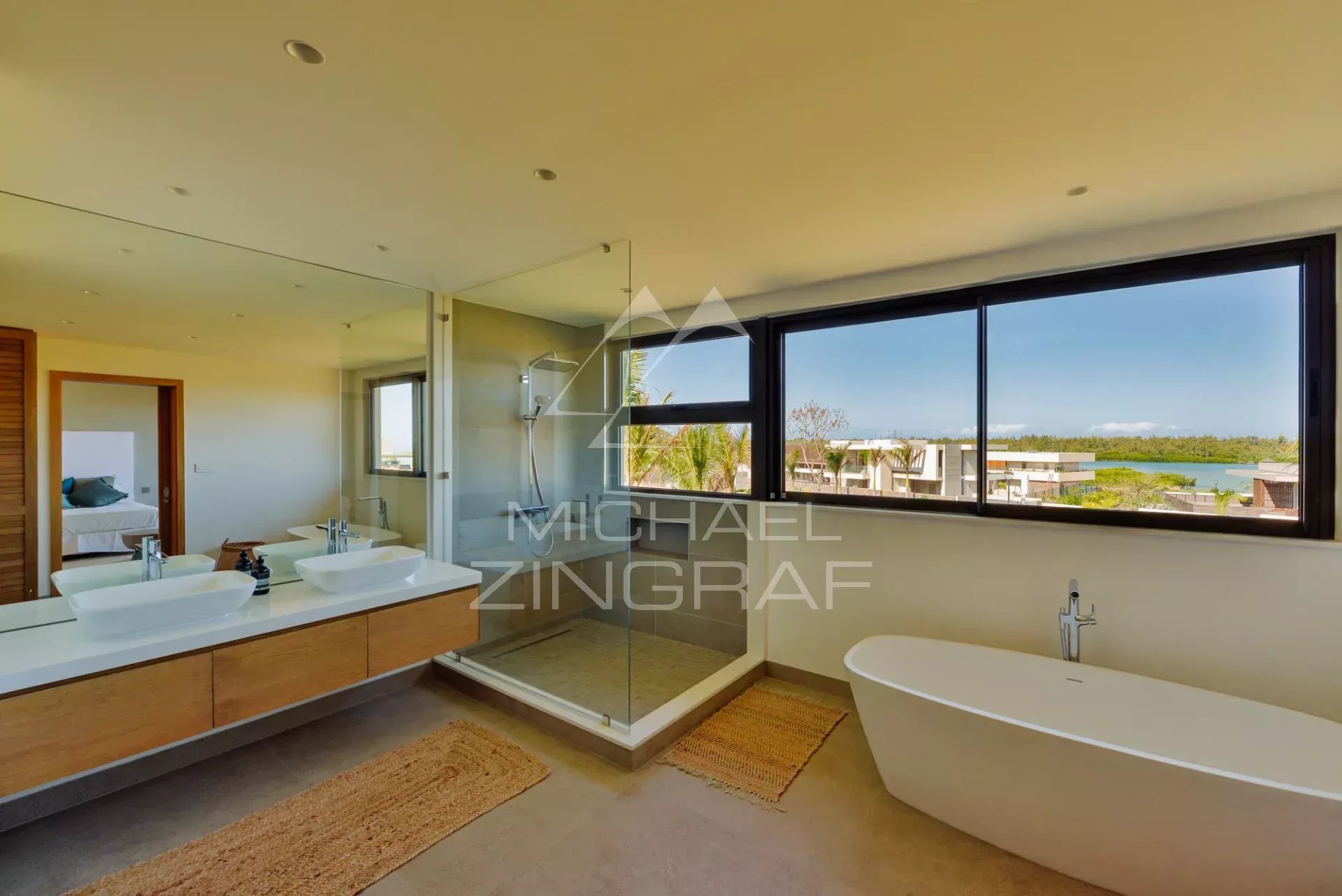 Villa de luxe avec vue sur la mer dans un domaine de golf prestigieux