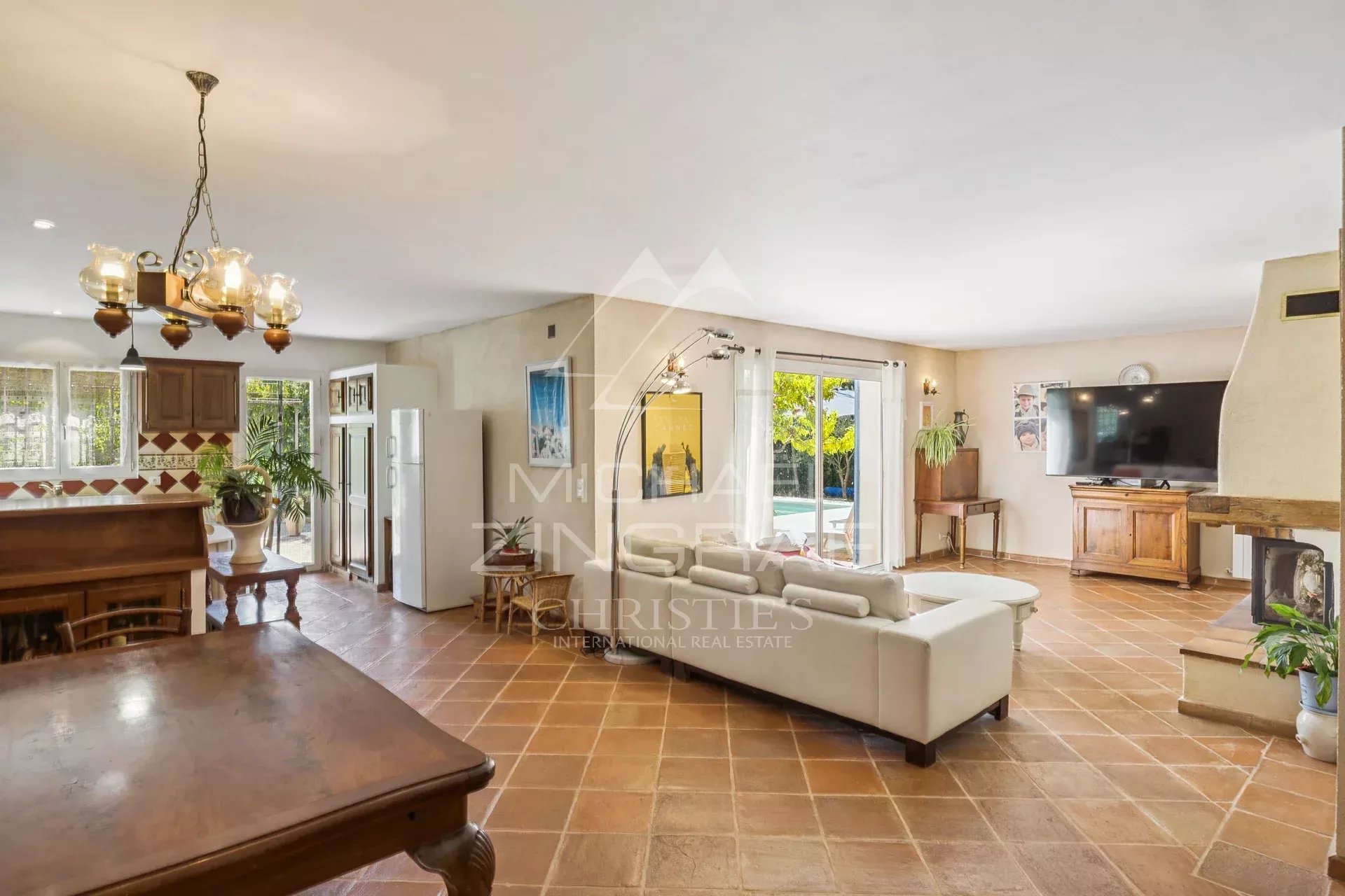 Villa with swimming pool, fruit and olive trees, and unobstructed views.