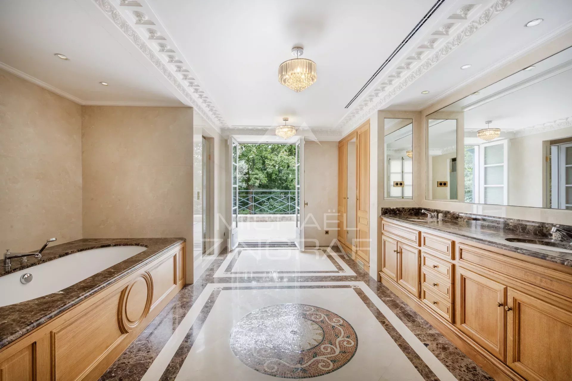 A vendre - Hotel Particulier - Jardin - Piscine