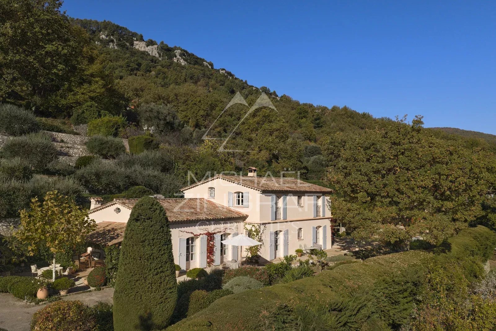 Villa with panoramic view and beautiful landscaped garden