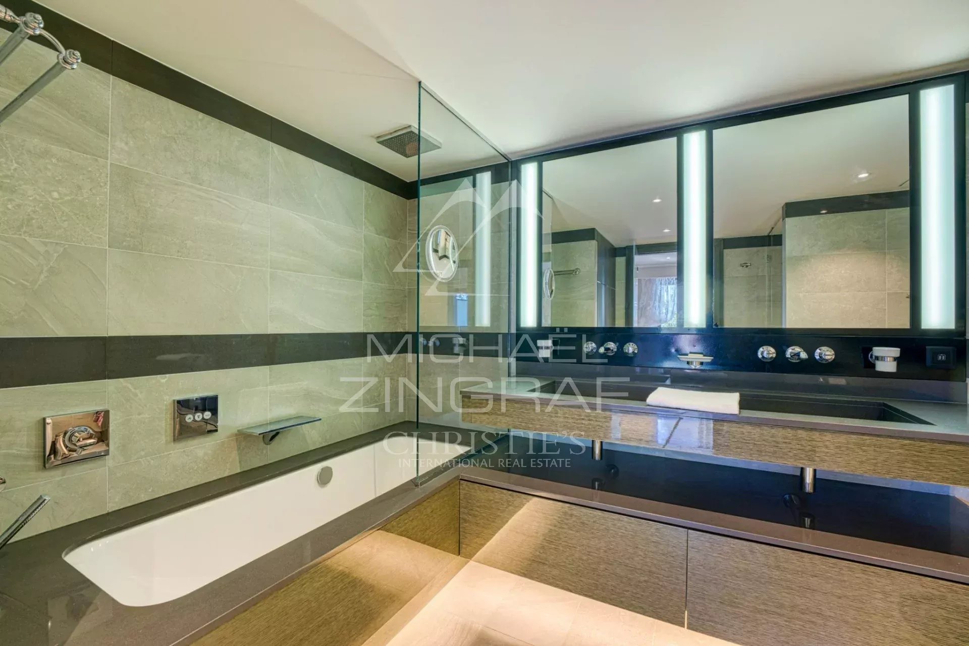 Appartement d'Exception avec Terrasses Panoramiques et Prestations Haut de Gamme