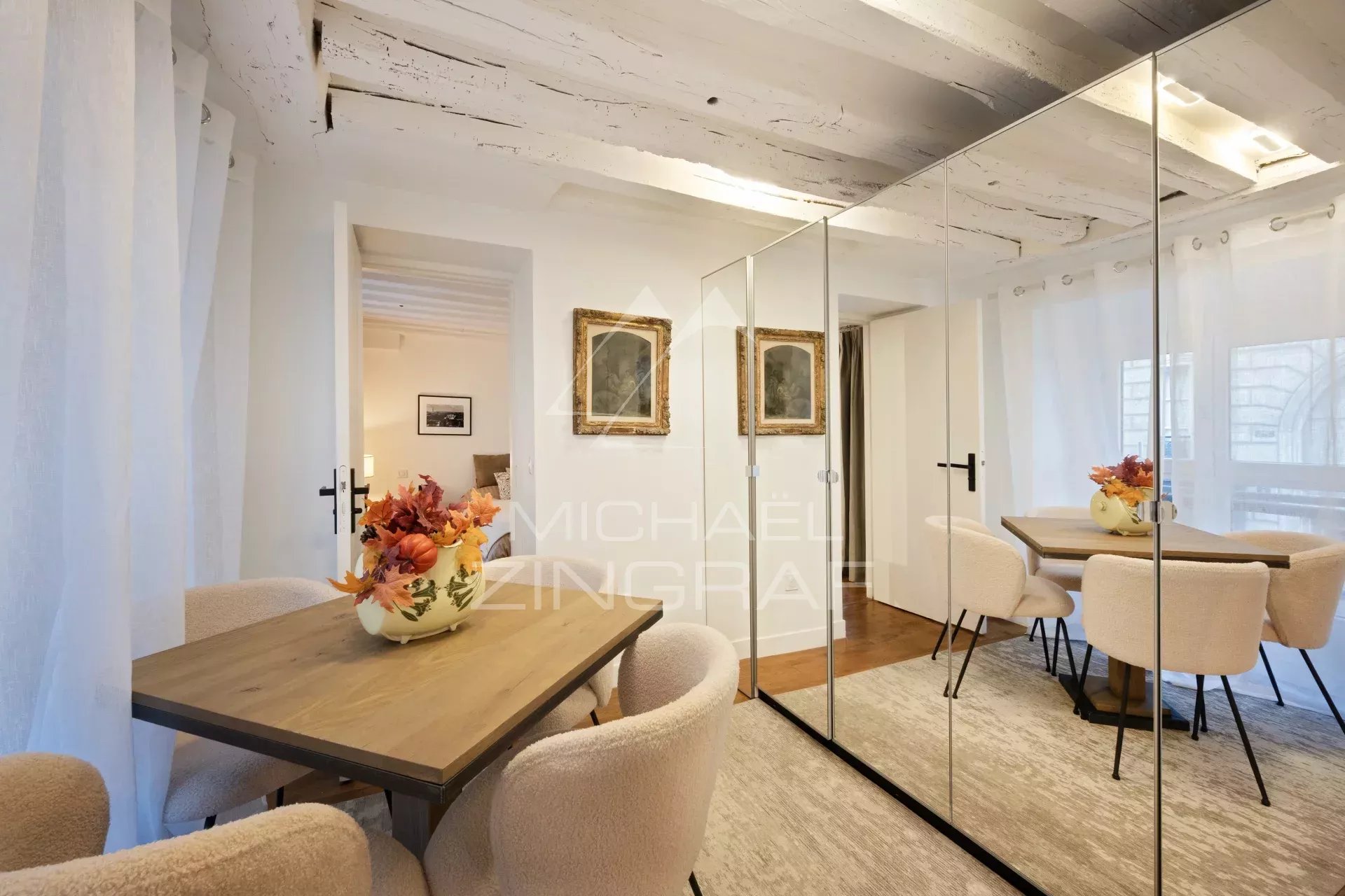 A vendre - Quai Voltaire - 2 suites - Parfait état - Vue Scène