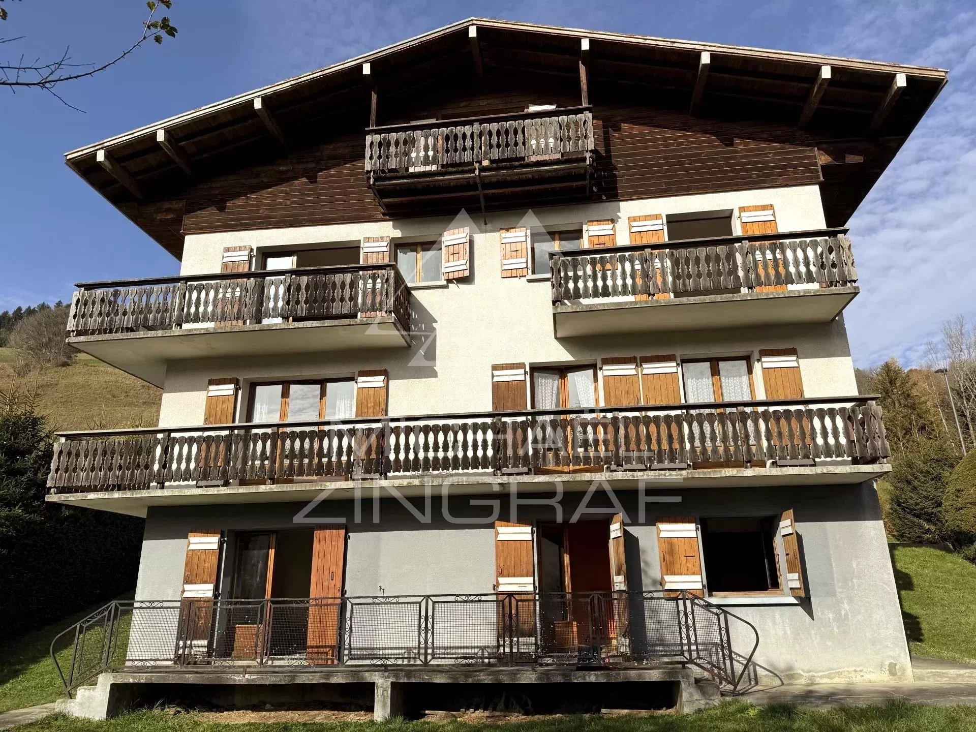 Chalet to renovate 5 flats - Village on foot - Unobstructed view and quiet location