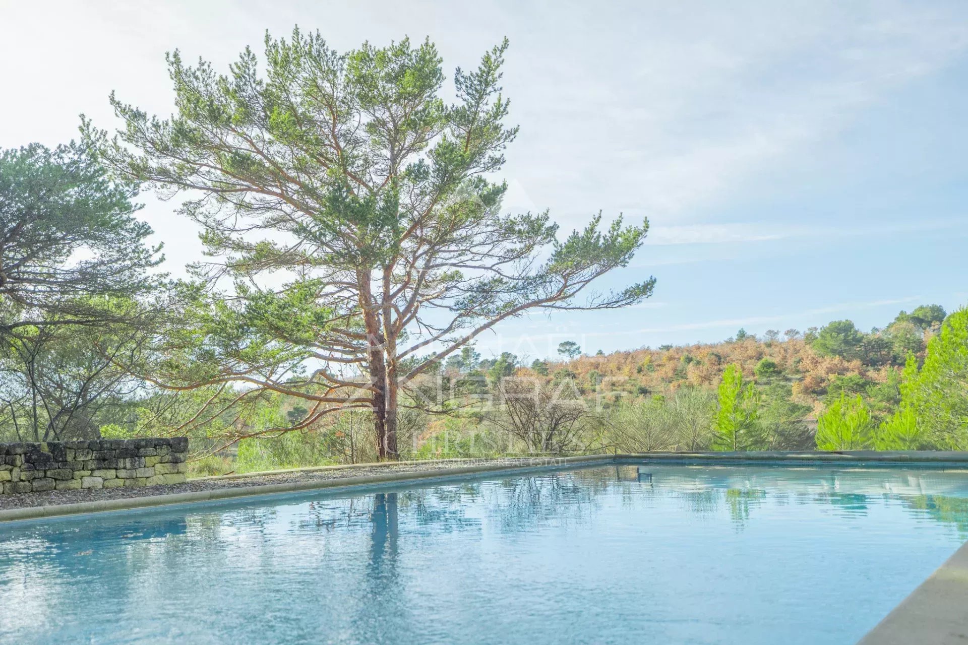 Steinhaus mit Pool und außergewöhnlicher Aussicht