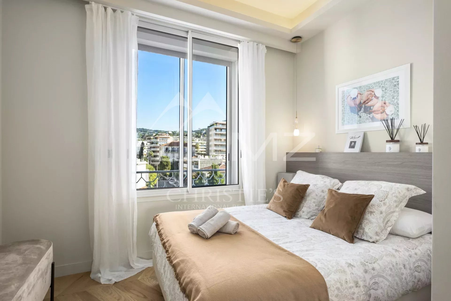 Cannes Croisette - Appartement 4 Pièces rénové - Vue mer - Etage élevé