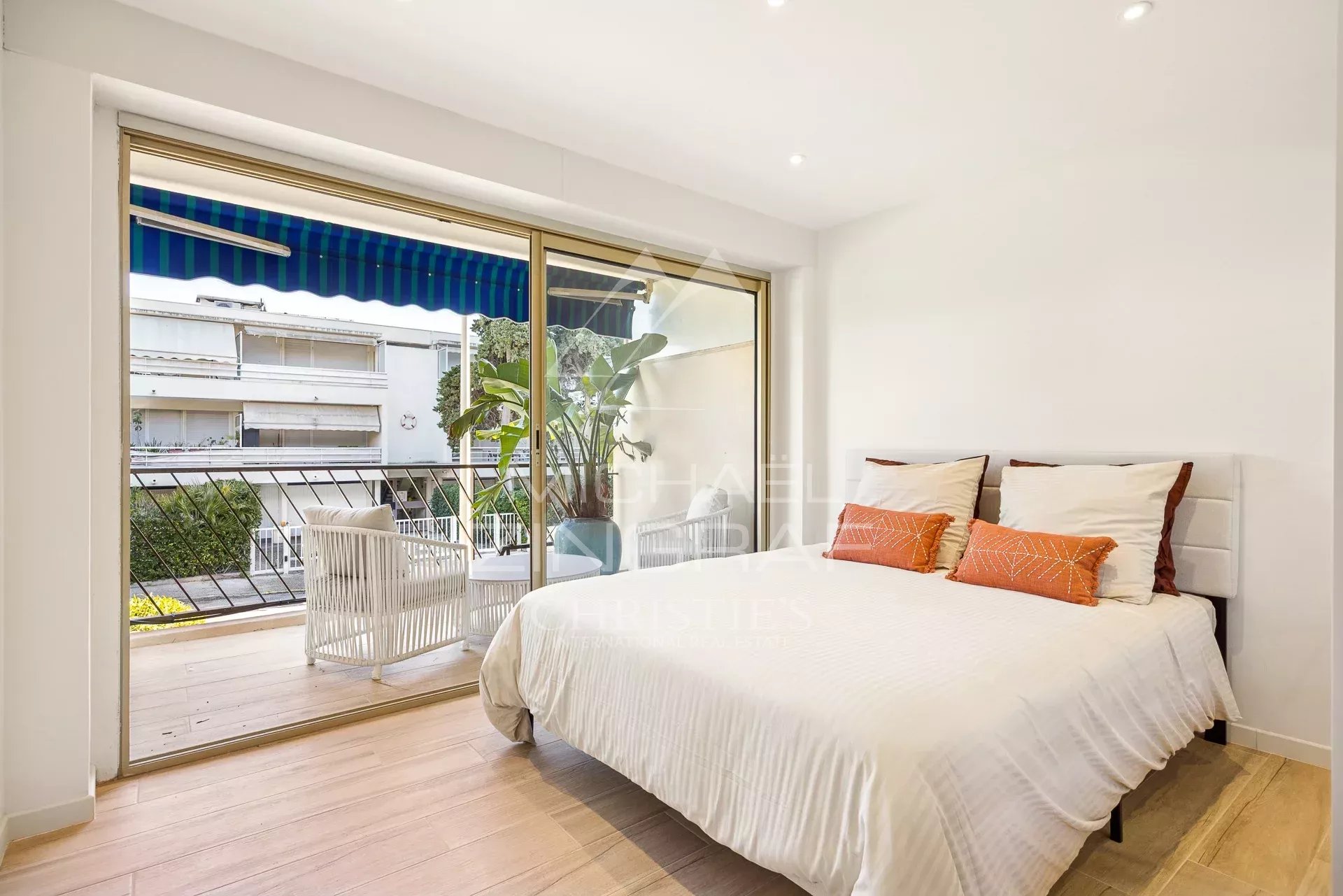 Cannes Palm Beach – Renovierte 4-Zimmer-Wohnung mit Terrassen
