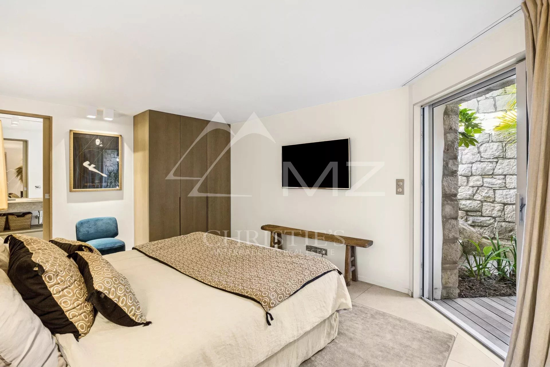 Exceptional apartment-villa in the sought-after Californie district