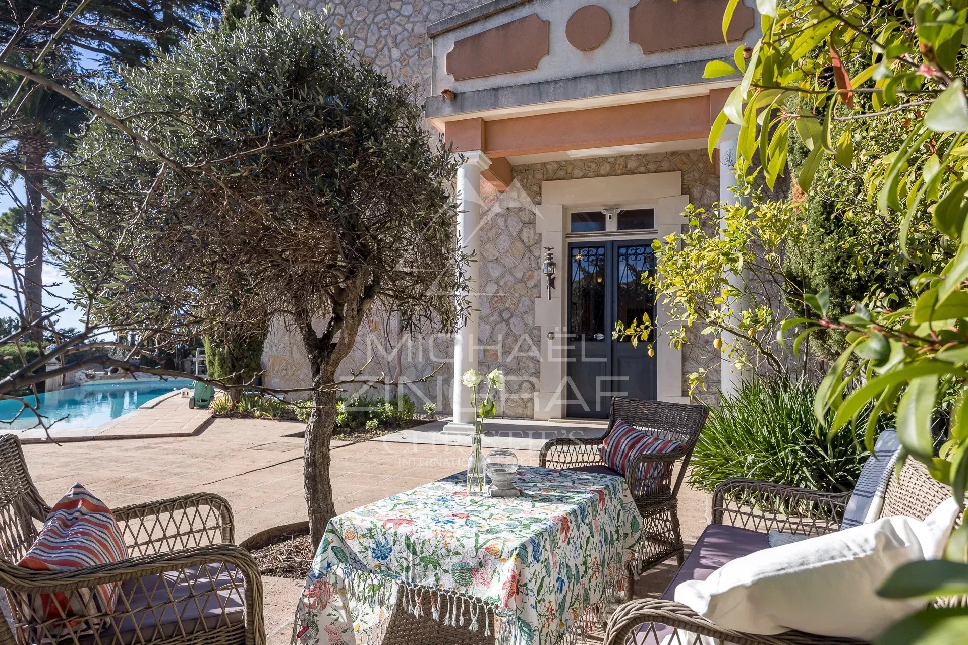 Spacieux Mas en position dominante